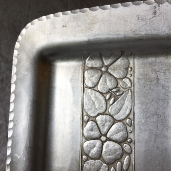 Arthur Armour Hammered aluminum floral tray, tidbits, entry tray or purse tray - Picture 11 of 16